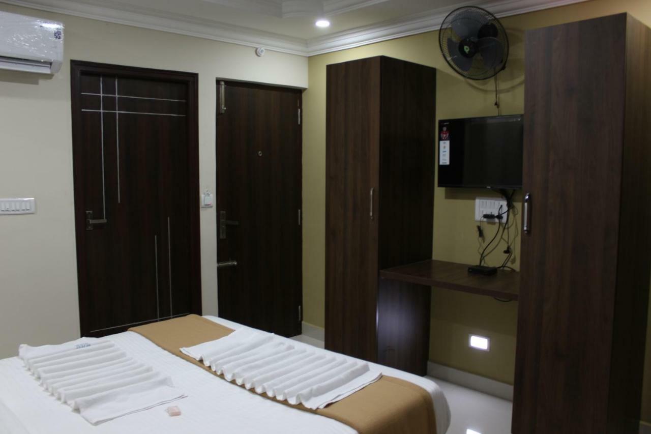 Royal Star Hotels Bangalore Exteriör bild
