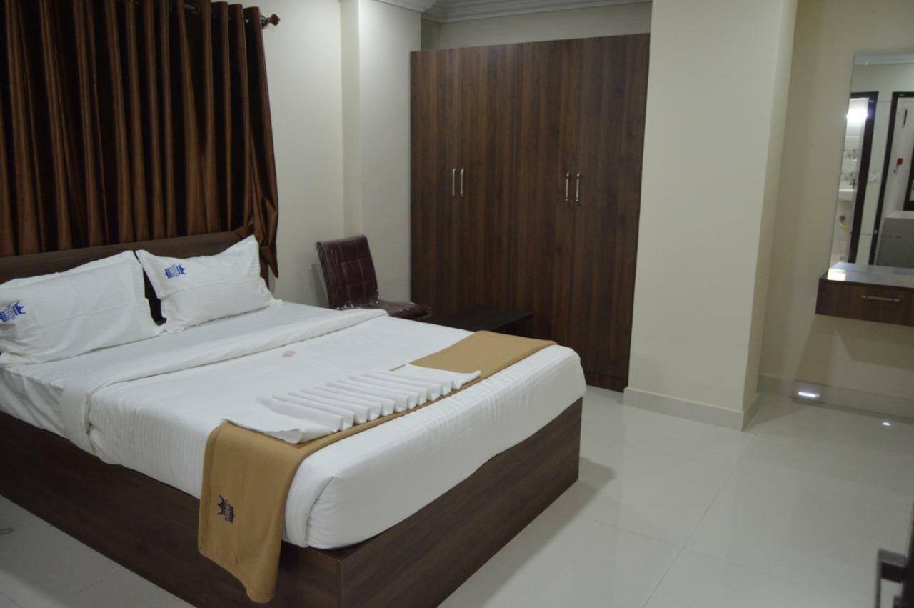 Royal Star Hotels Bangalore Exteriör bild