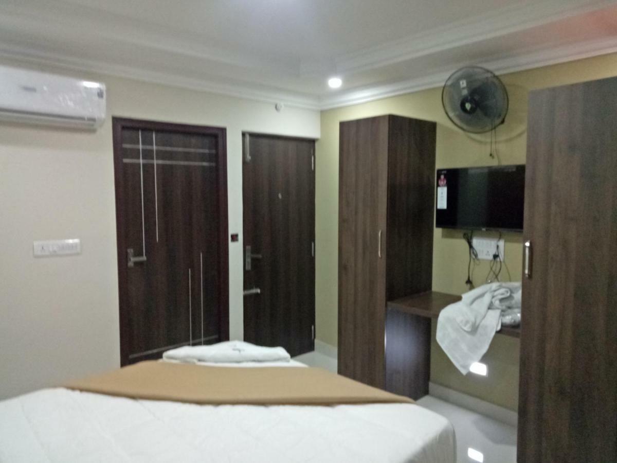 Royal Star Hotels Bangalore Exteriör bild